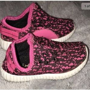 OI girls pink slip on sneakers size 7